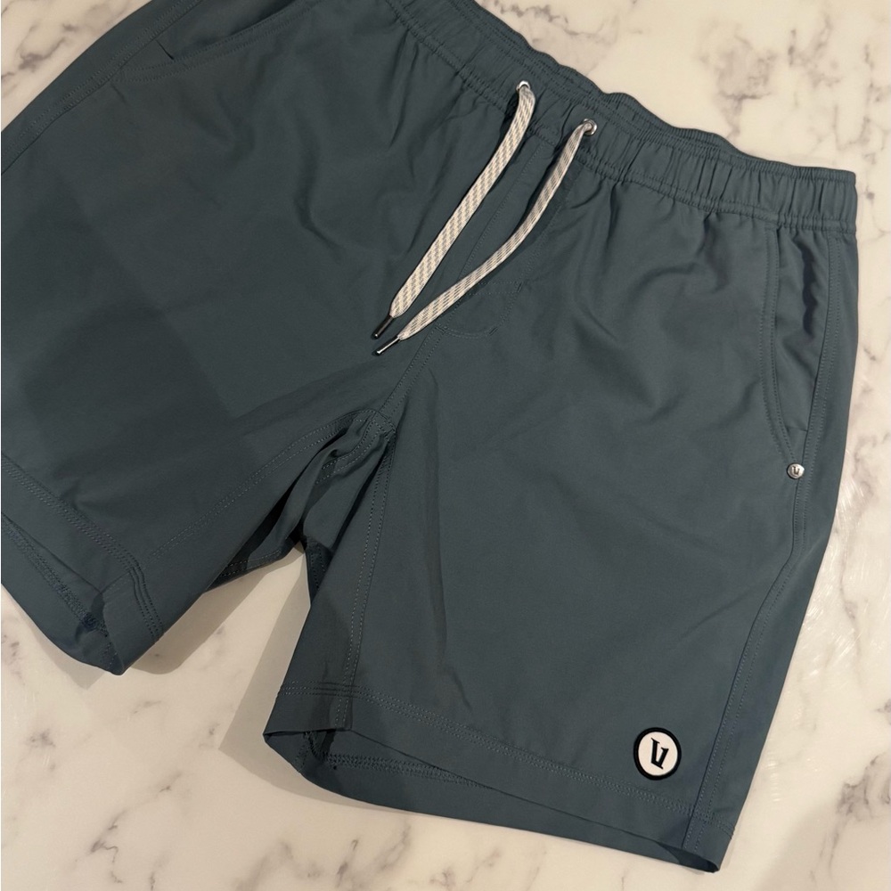 Vuori Men’s KORE SHORT LINED 7" - Size Medium
